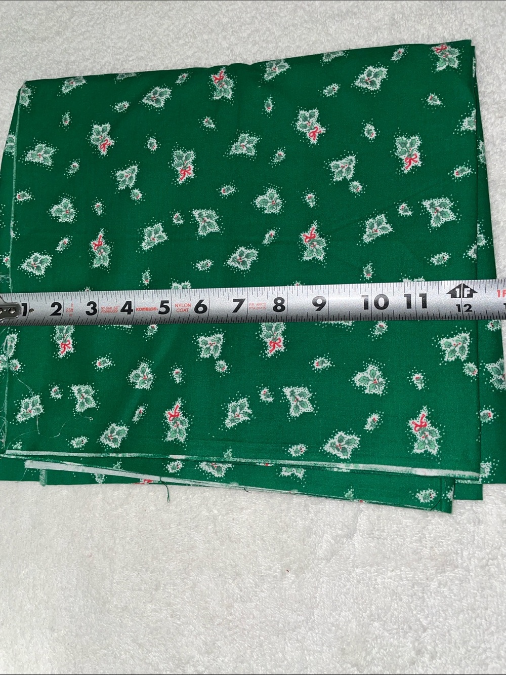 4-5 LB MIXED CHRISTMAS FABRIC BUNDLE • USABLE PIECES • CRAFT & SEWING D8 - Picture 10 of 10